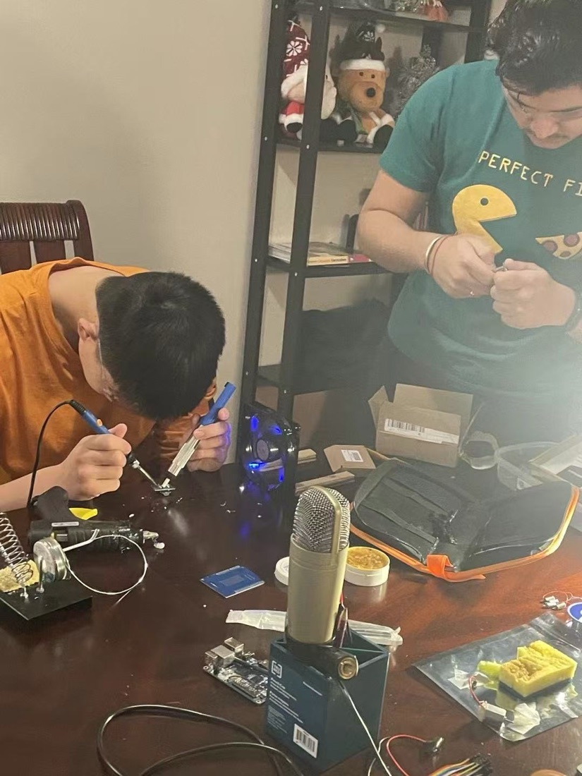 Soldering hardware